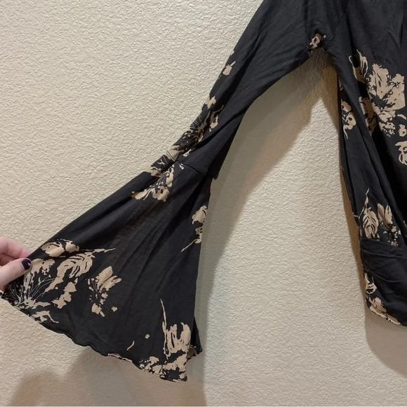 FREE PEOPLE Fiona Wrap Blouse Brown Bohemian Floral Pleated Size Medium - Picture 8 of 9